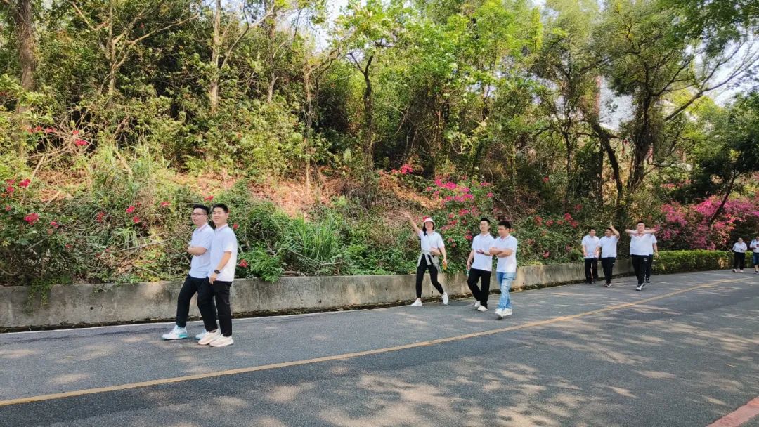 覽紅花湖美景，鑄藍柯路精神