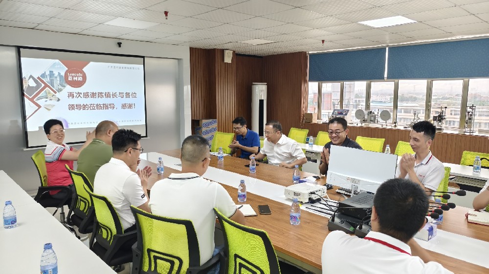 心系企業(yè)，情暖藍(lán)柯路——陳鎮(zhèn)長及鎮(zhèn)領(lǐng)導(dǎo)團(tuán)隊親臨指導(dǎo)，共繪發(fā)展藍(lán)圖